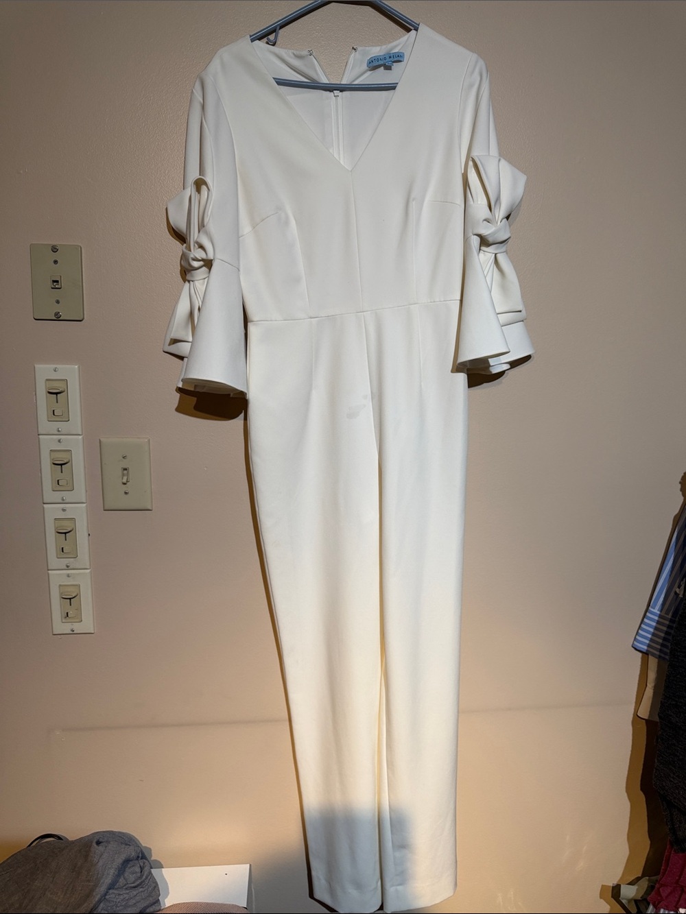 ANTONIO MELANI Ivory V-Neck Jumpsuit with Bow Sleeves